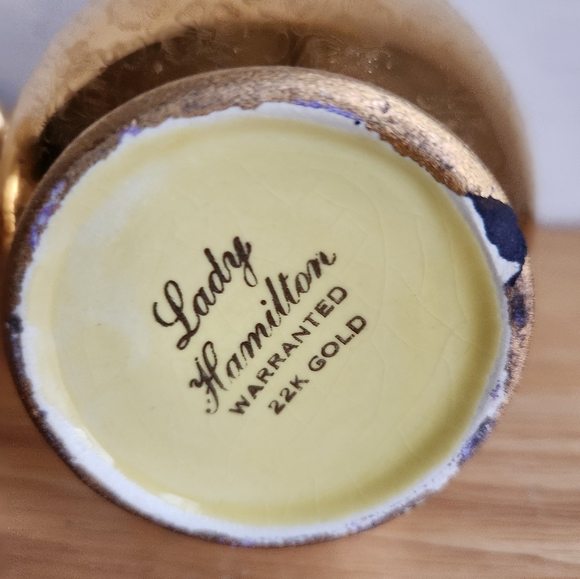 2 Vintage Vases Pair 22K Gold Flower Decor Metallic Lady Hamilton - Picture 3 of 8